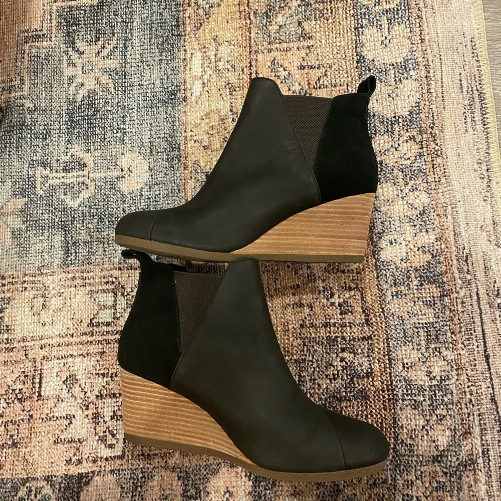 Toms Kelsey Wedge Bootie - Black Leather & Suede